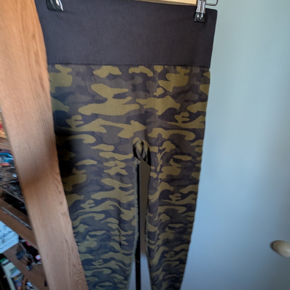 PINK Victoria's Secret Camouflage Leggings